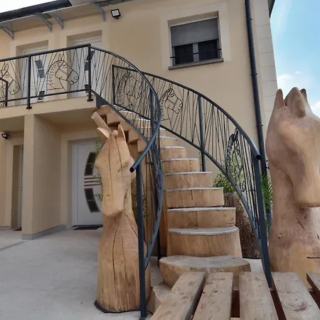 Equi-lodges Bed & Breakfast 3*